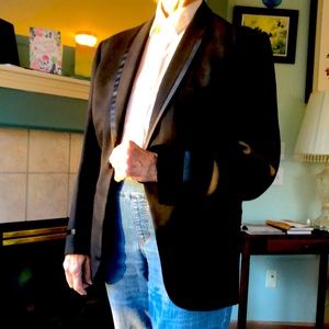 Tuxedo jacket, black w/black satin trim. Made by Jackson the Tailor size 38-40.